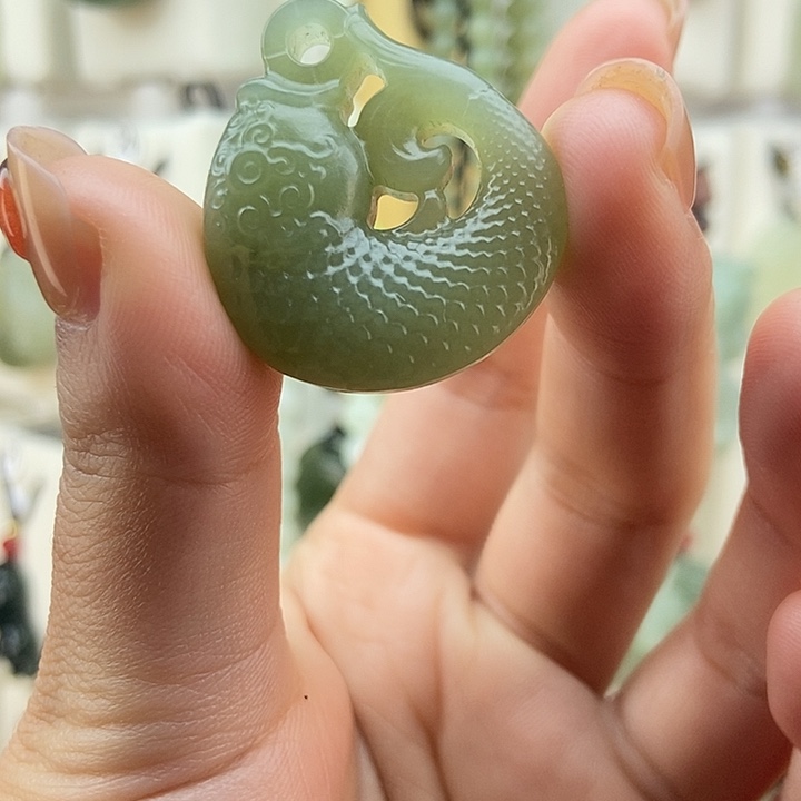 星****和田玉未镶嵌颈饰