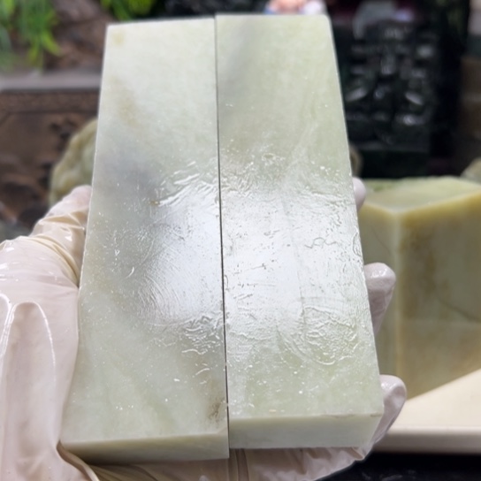 人***湖和田玉（黄玉）未镶嵌颈饰