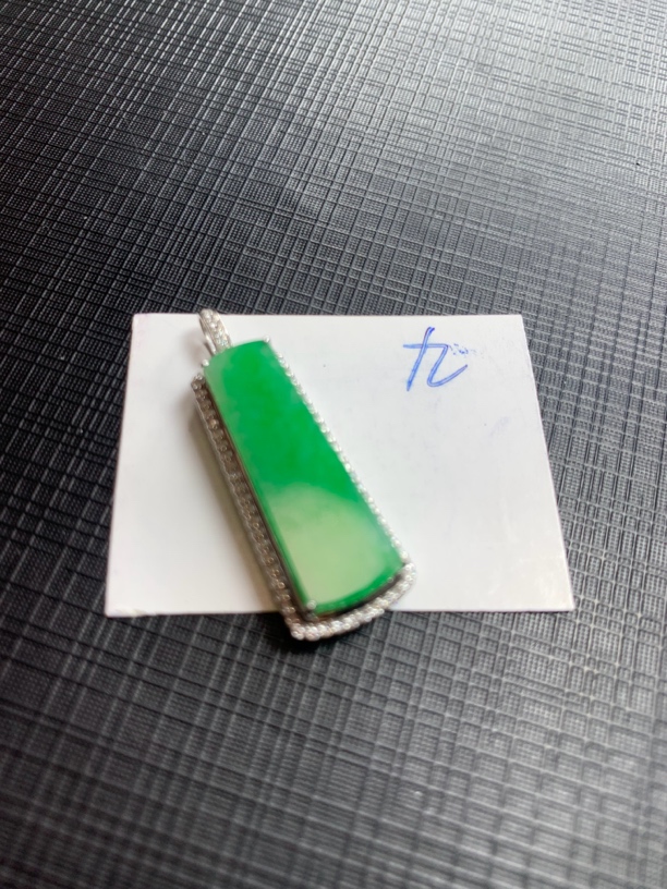 天然缅甸翡翠吊坠