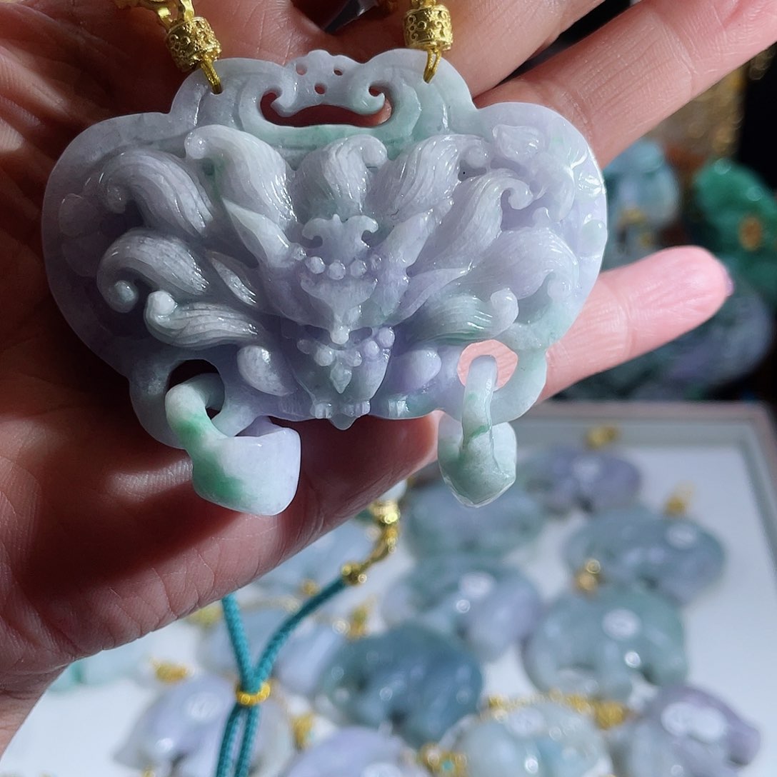 翡翠颈饰未镶嵌翡翠三彩狐