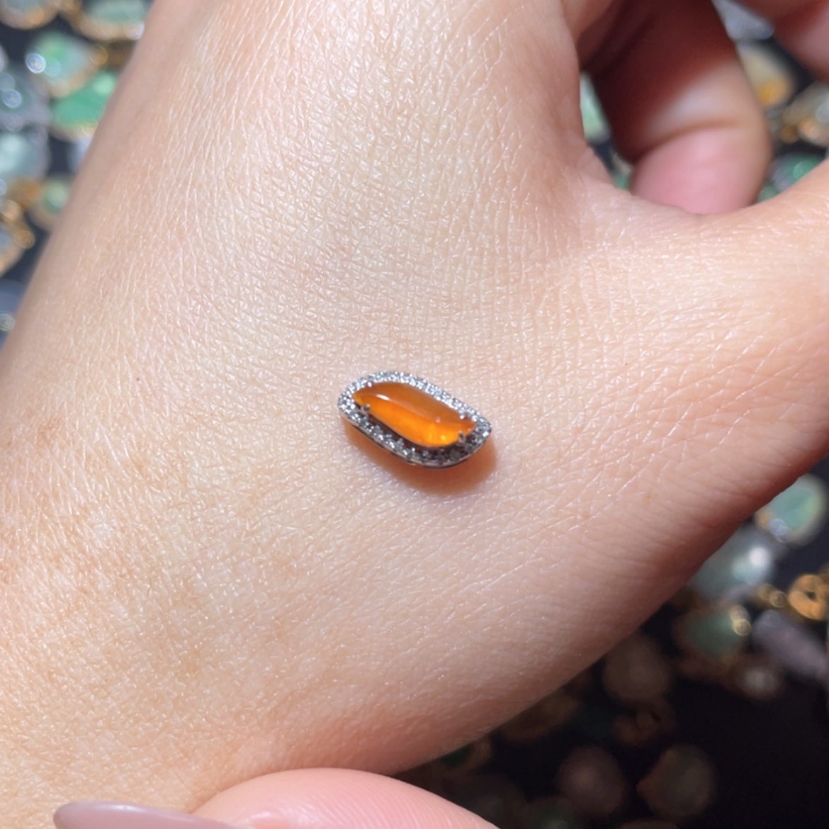 【闪购商品】翡翠吊坠(不含链)18K金镶嵌