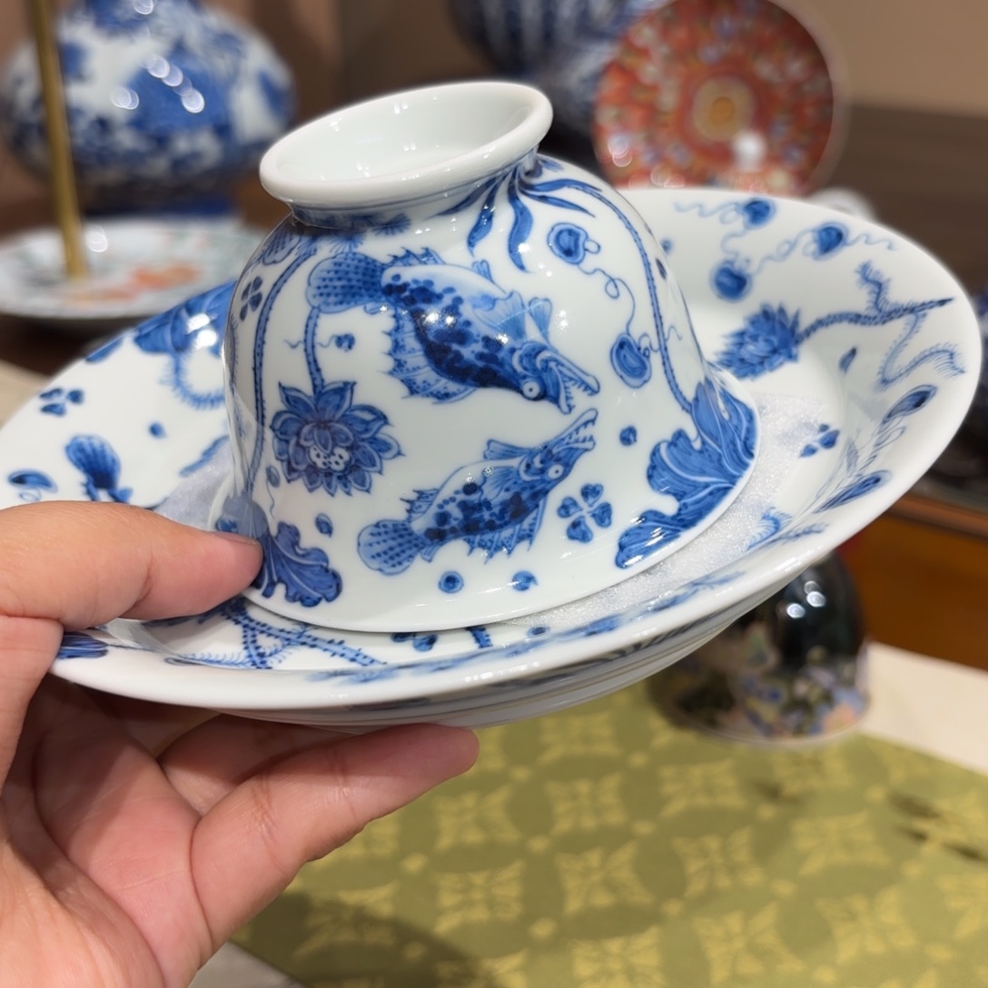 C***4瓷微瑕 鱼藻纹壶承，盖碗…………