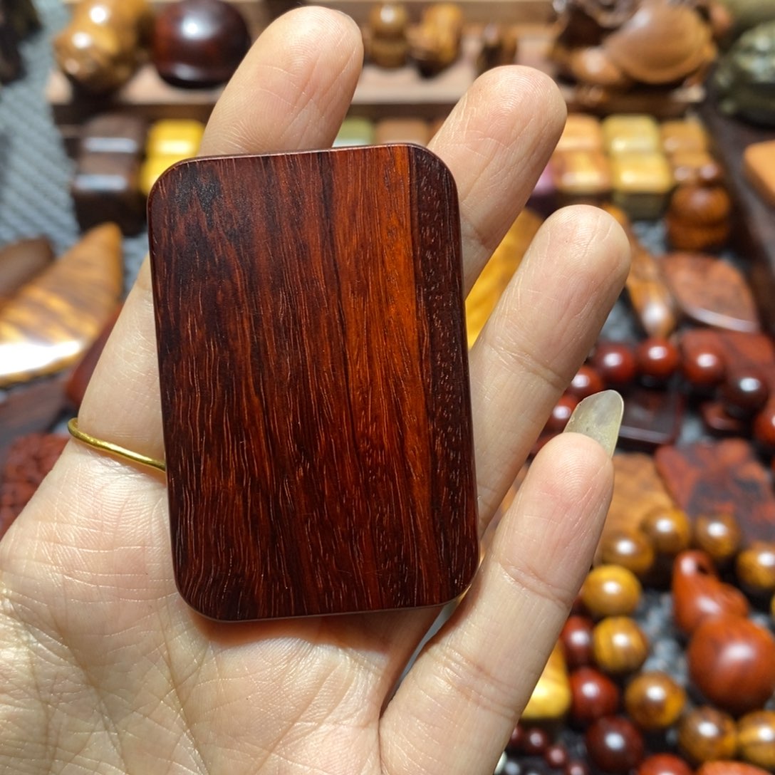 黑***剧檀香紫檀（小叶紫檀）