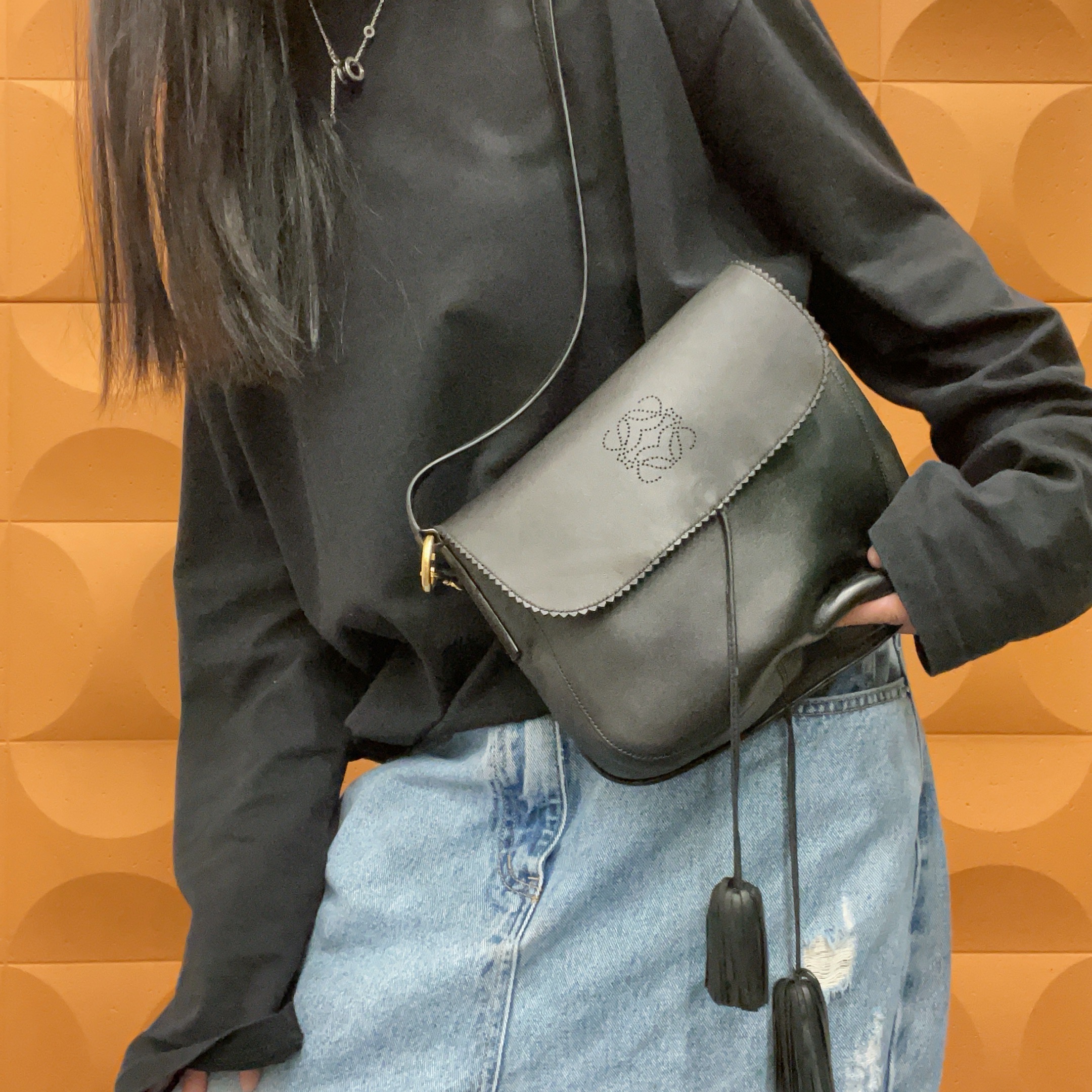 95新 LOEWE/罗意威 【KK】 27PP07 黑色流苏斜挎包