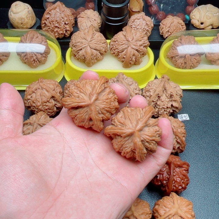 把件文玩核桃麦穗虎头三棱42×42×41