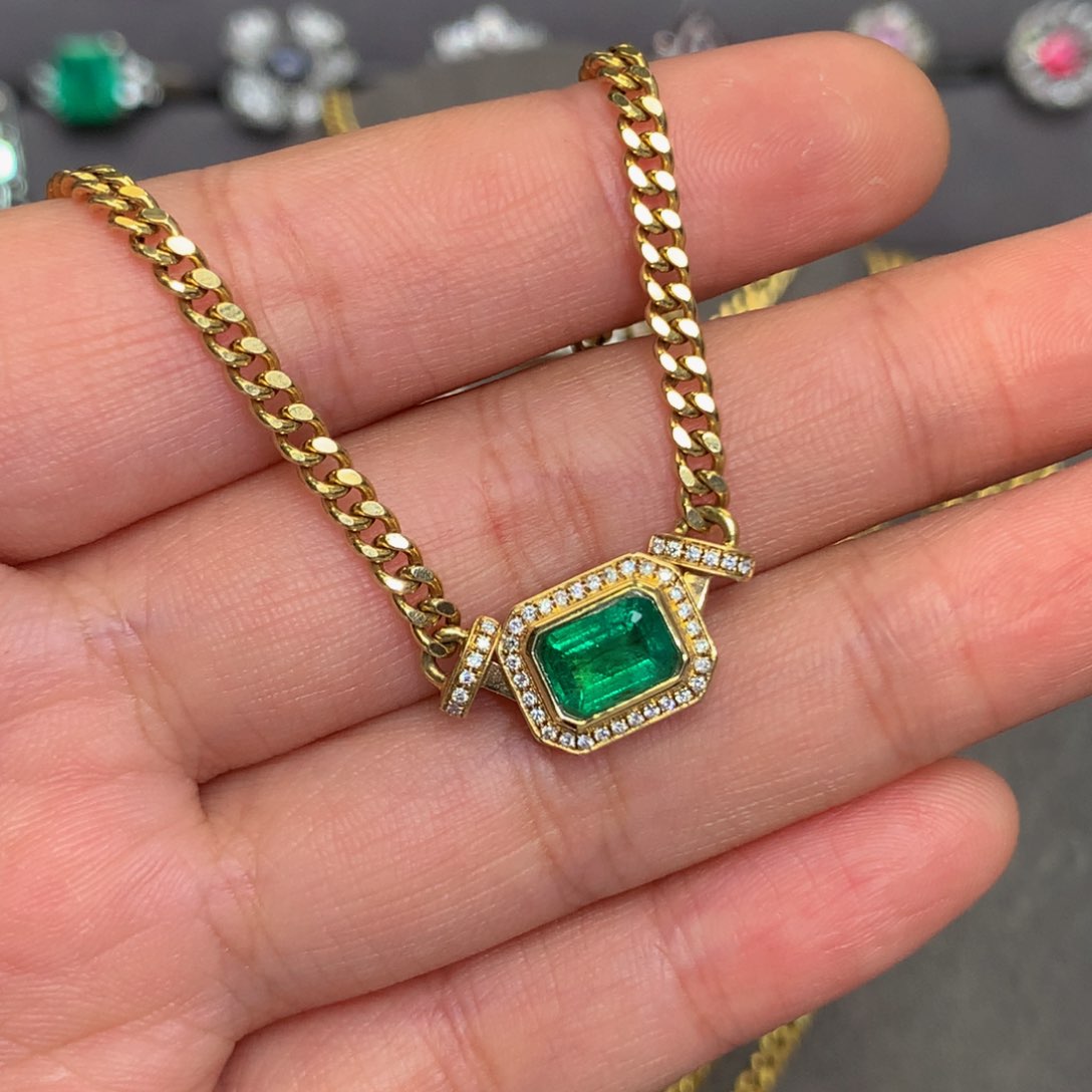 祖母绿颈饰18K金镶嵌