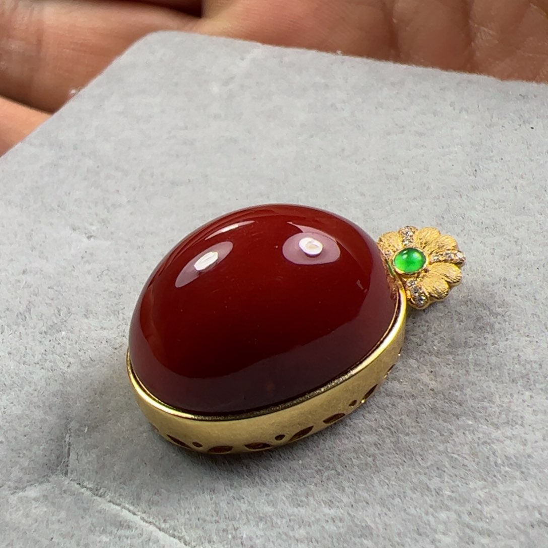 南红玛瑙吊坠18K金镶嵌