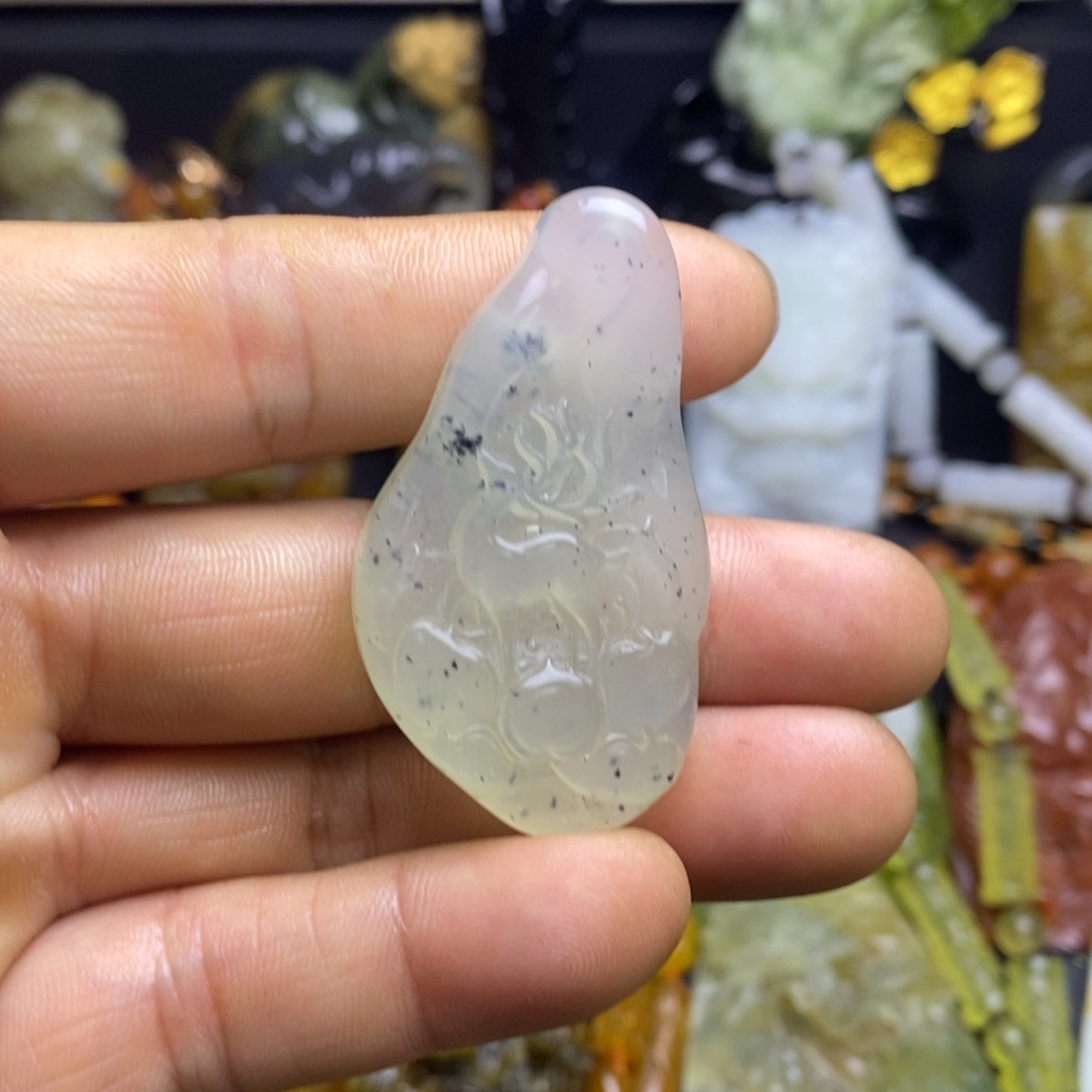 蛇纹石玉颈饰未镶嵌