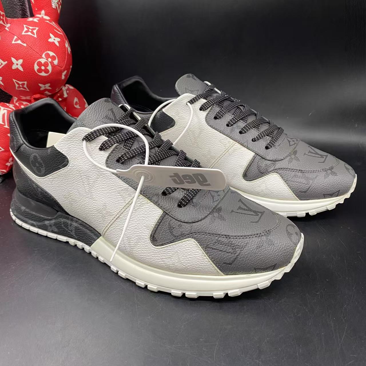 95新 LouisVuitton/路易威登 三色runaway运动鞋42.5欧码ddm1925