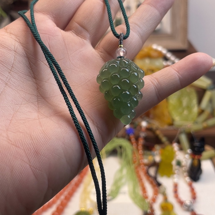 蛇纹石玉吊坠未镶嵌