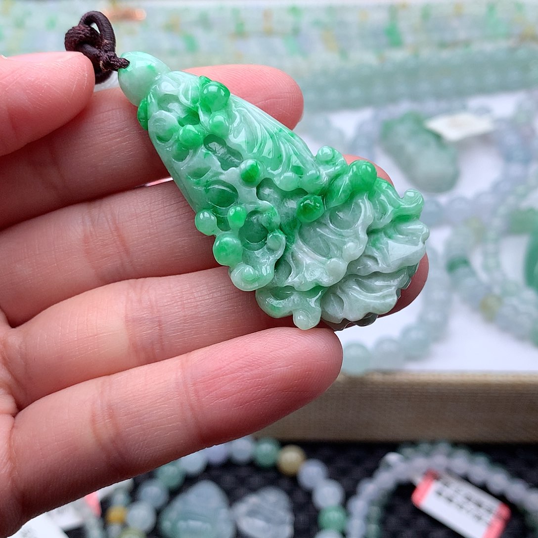 翡翠颈饰未镶嵌翡翠