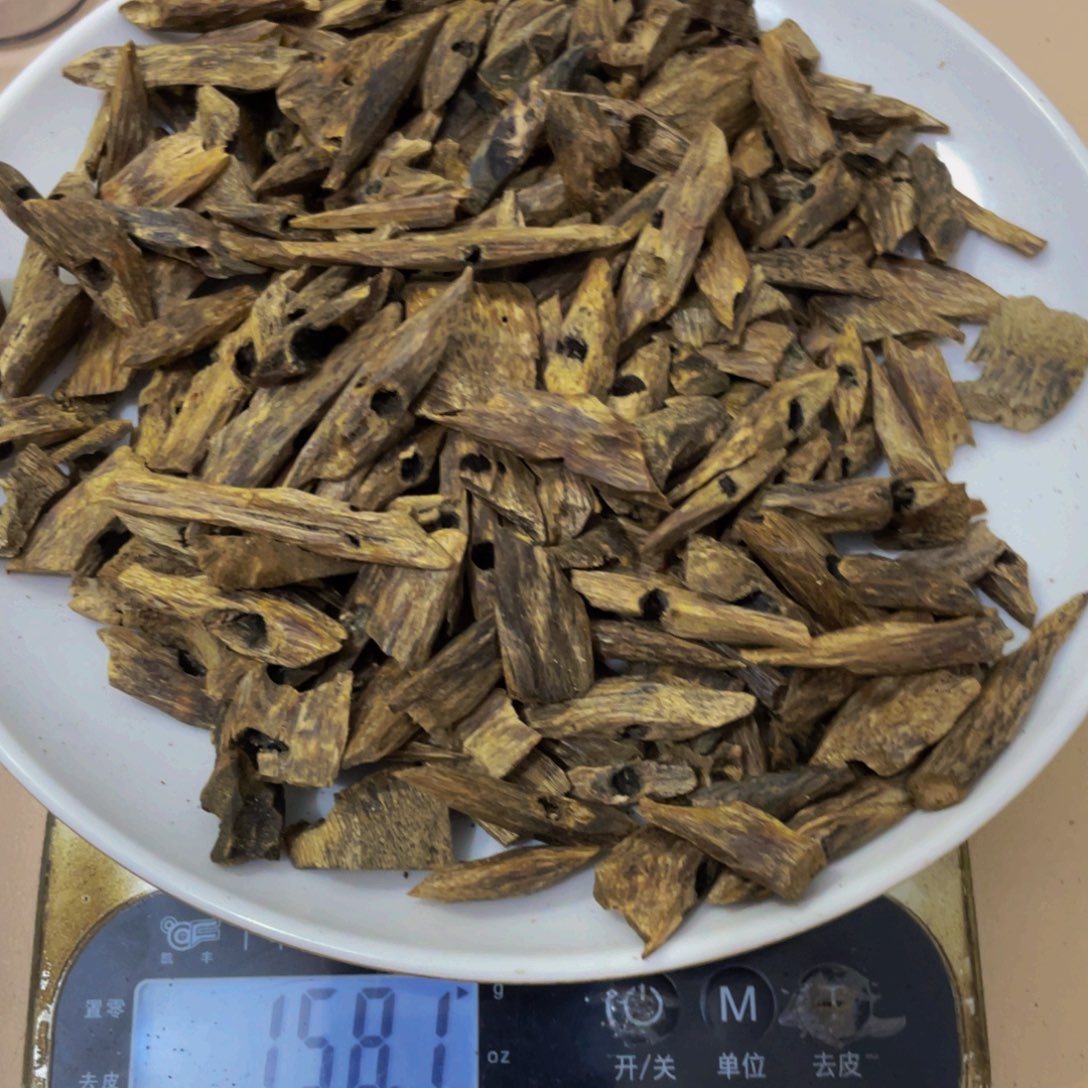 沉香木摆件敞****车海南乌身圆叶块料158克