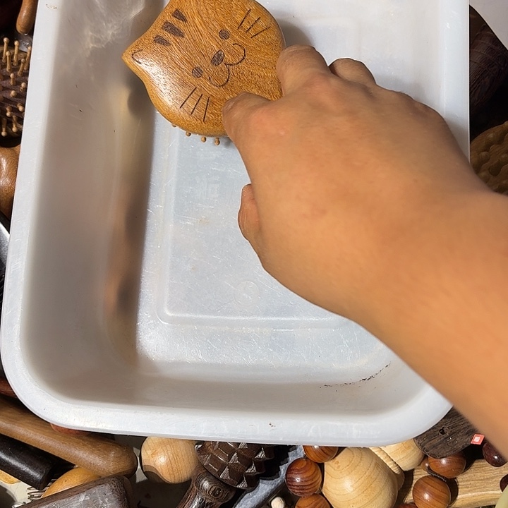 小猫气垫梳子福利