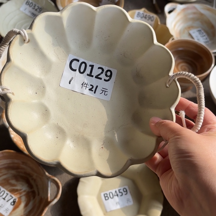 瓷129粗陶花朵双耳碗1个