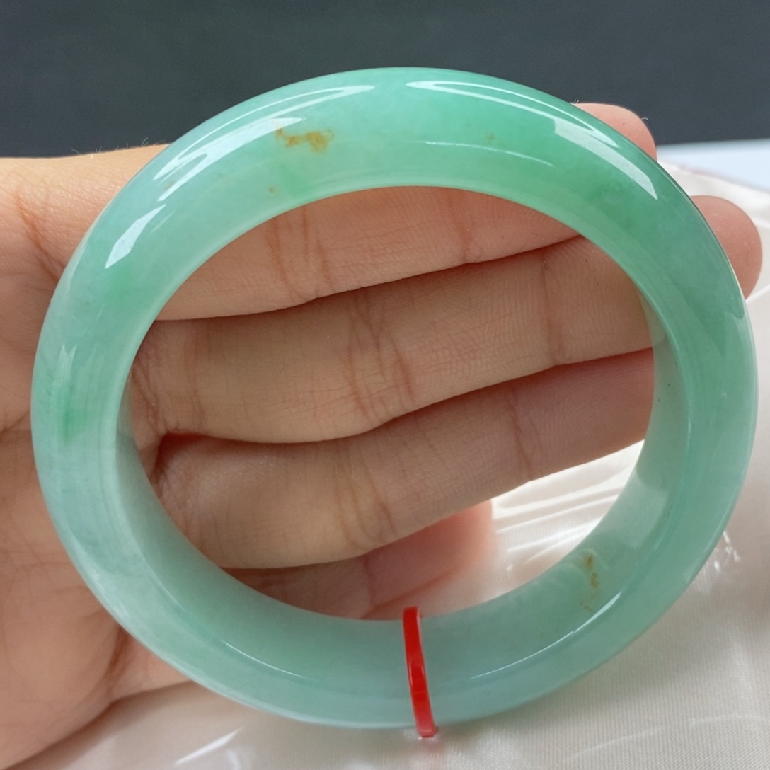 翡翠手镯未镶嵌正圈