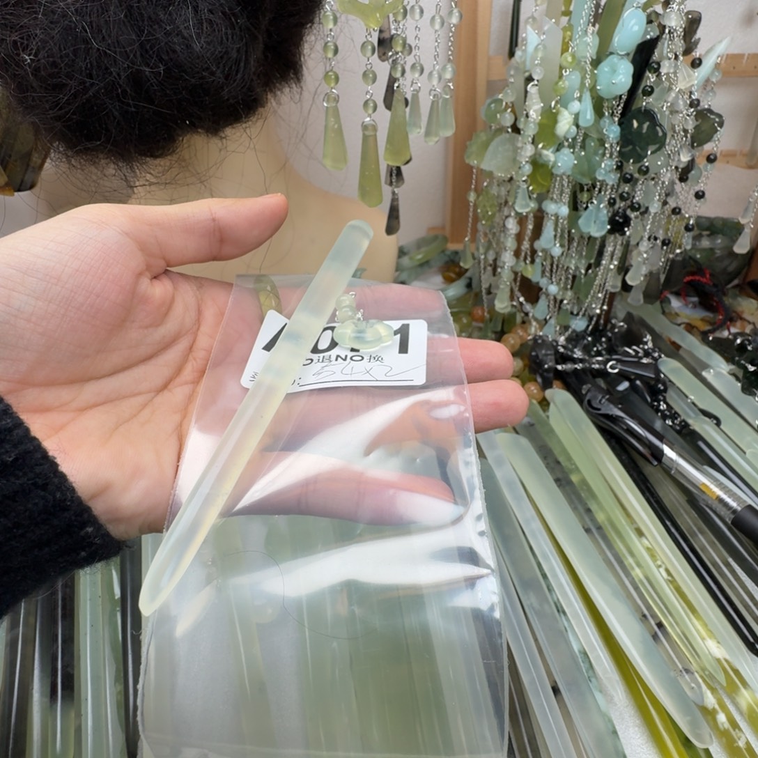 欢***颜蛇纹石玉合金发饰