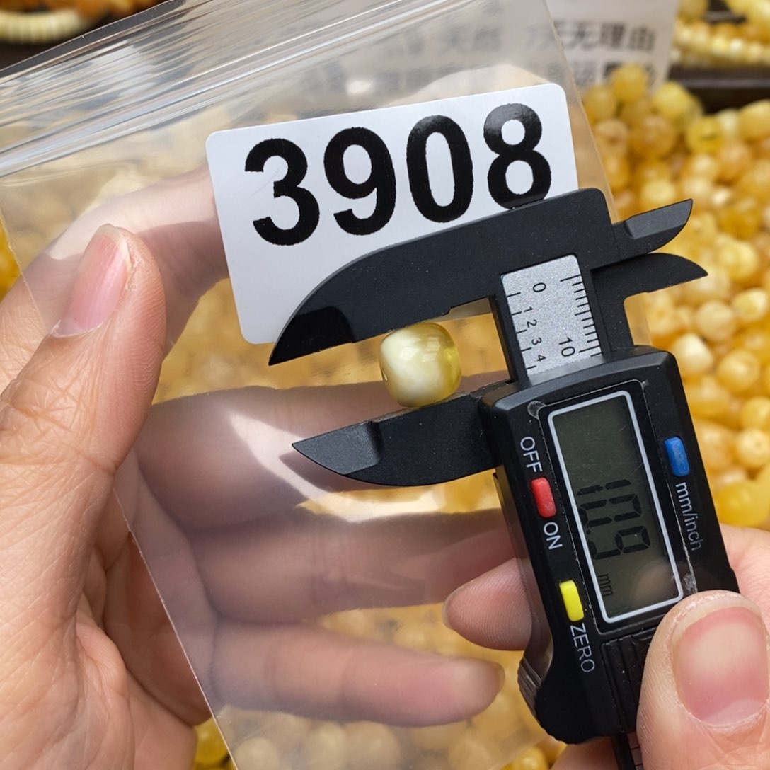 蜜蜡珠宝奇石未镶嵌