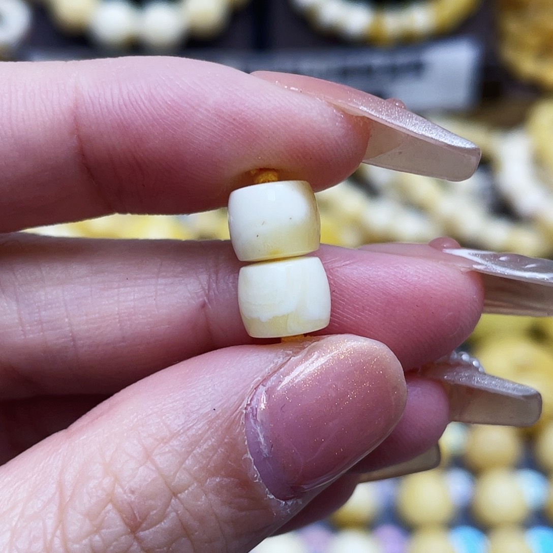 琥珀珠宝奇石未镶嵌8×6.4mm瑕疵福利款