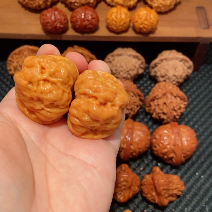 丁***丁文玩核桃把件38尺寸蛤蟆头0561