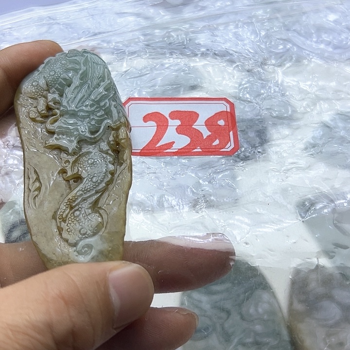 翡翠颈饰未镶嵌风**龙