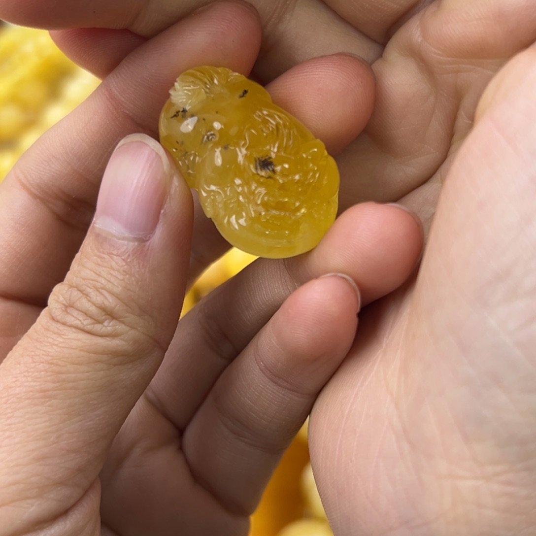 琥珀珠宝奇石未镶嵌
