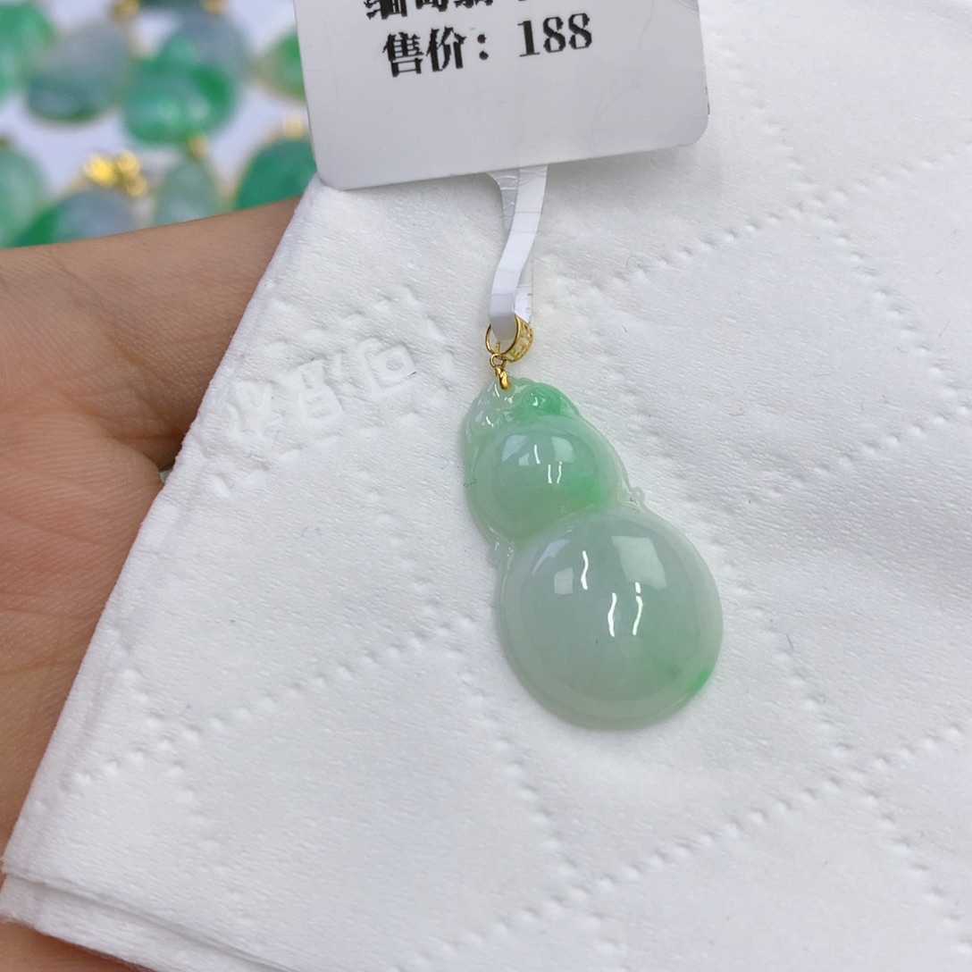 翡翠18K金镶嵌颈饰翡翠