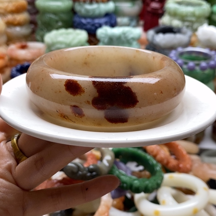 y***o石英岩玉未镶嵌手镯