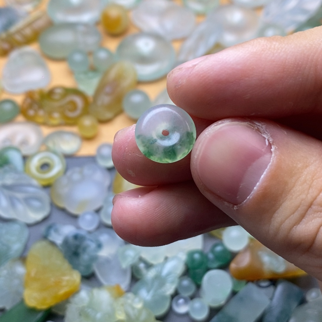 定制翡翠未镶嵌挂件