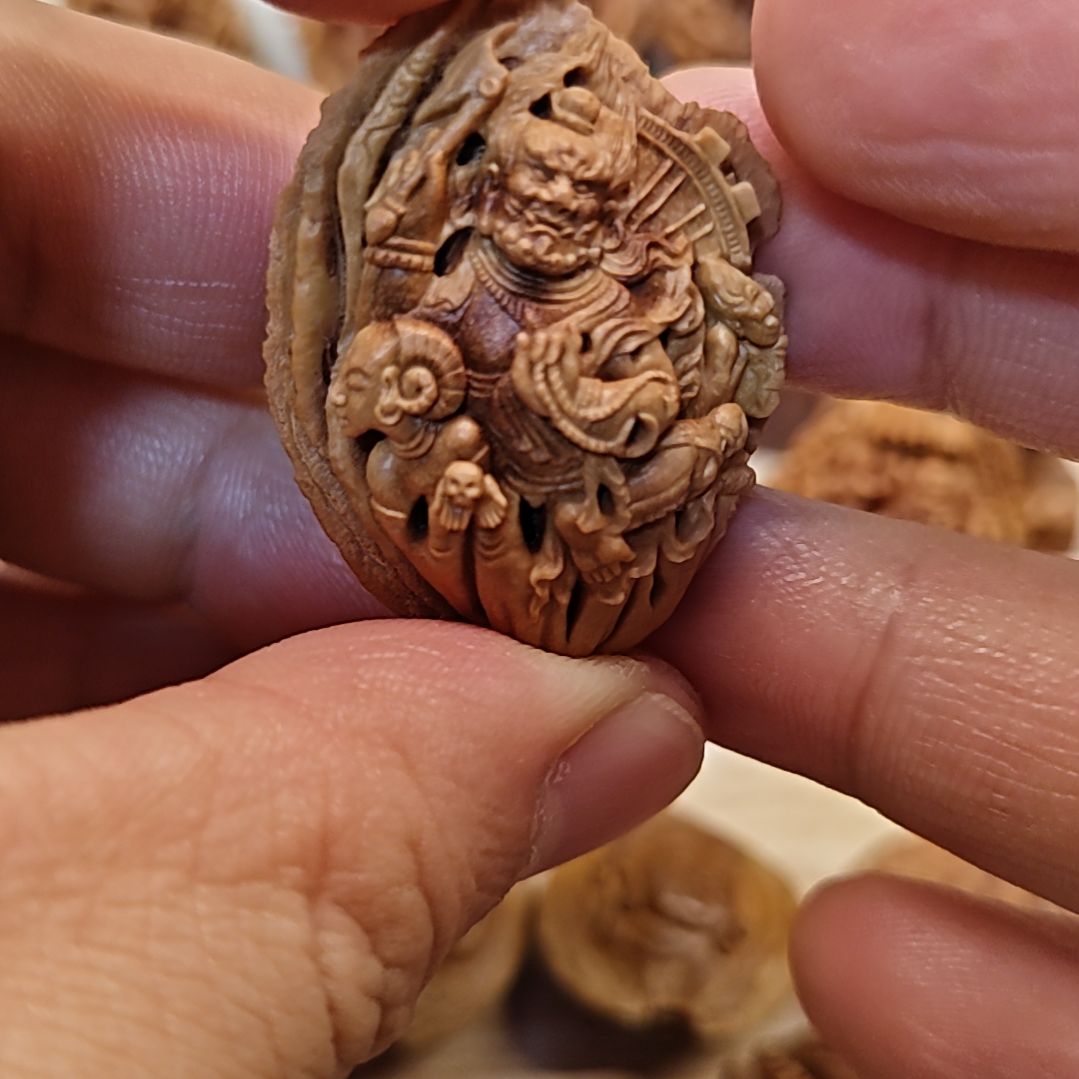 桃核纯手工雕刻羊女冥王