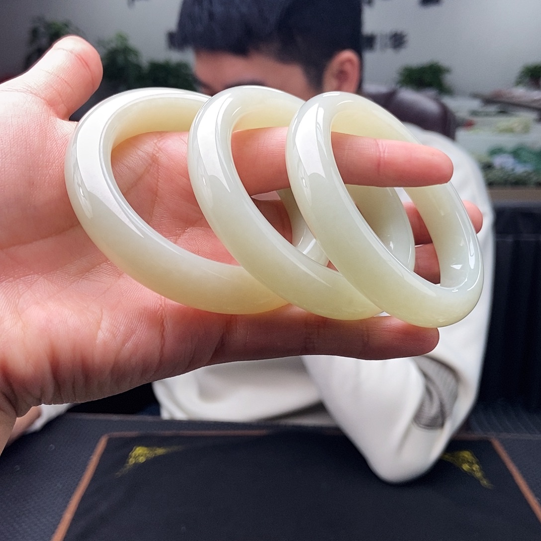 和田玉未镶嵌手镯57-59颜色多样性发拍一发一