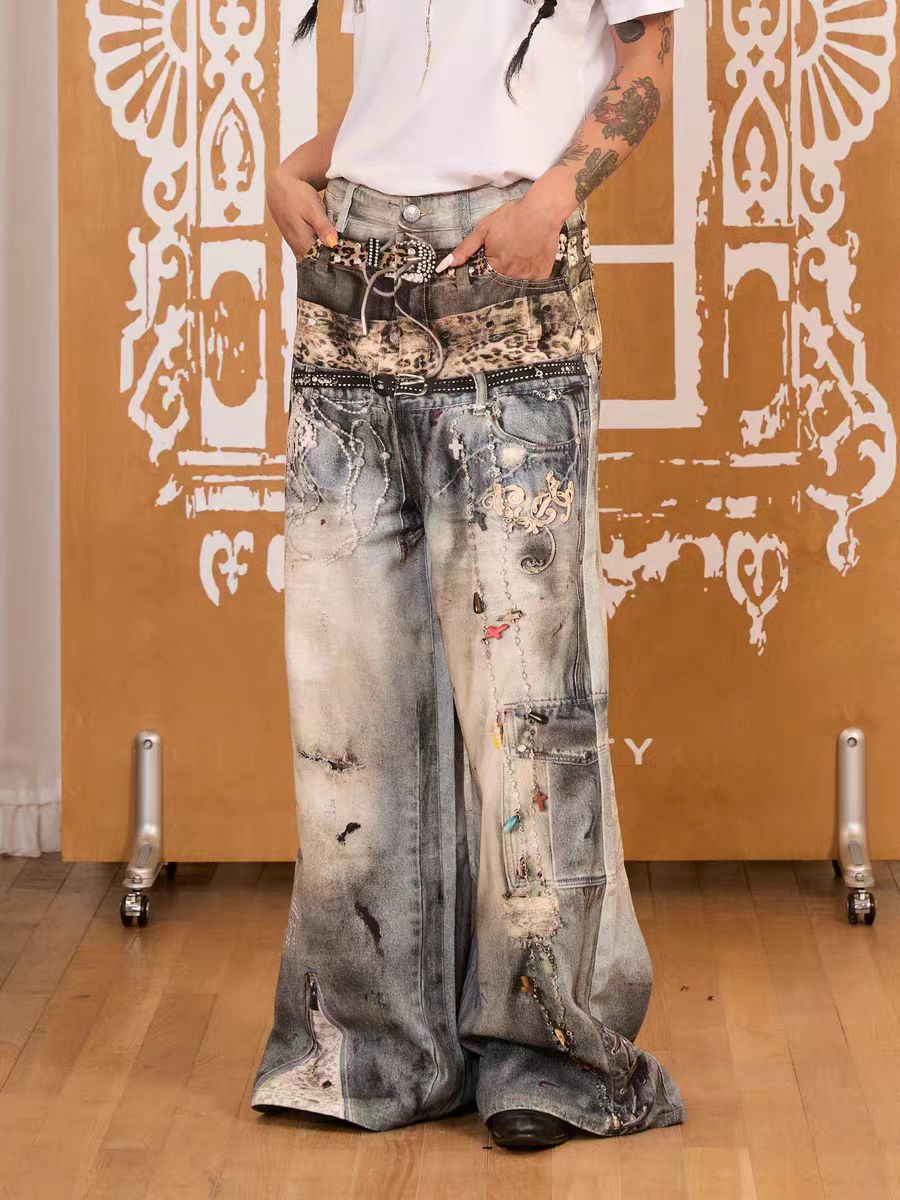 【奥莉】2025秋冬：【张艺兴同款】豹纹珍珠链条皮带3D立体印花牛仔裤