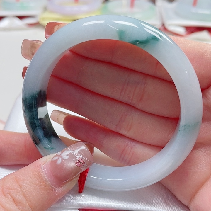 翡翠手镯未镶嵌缅甸