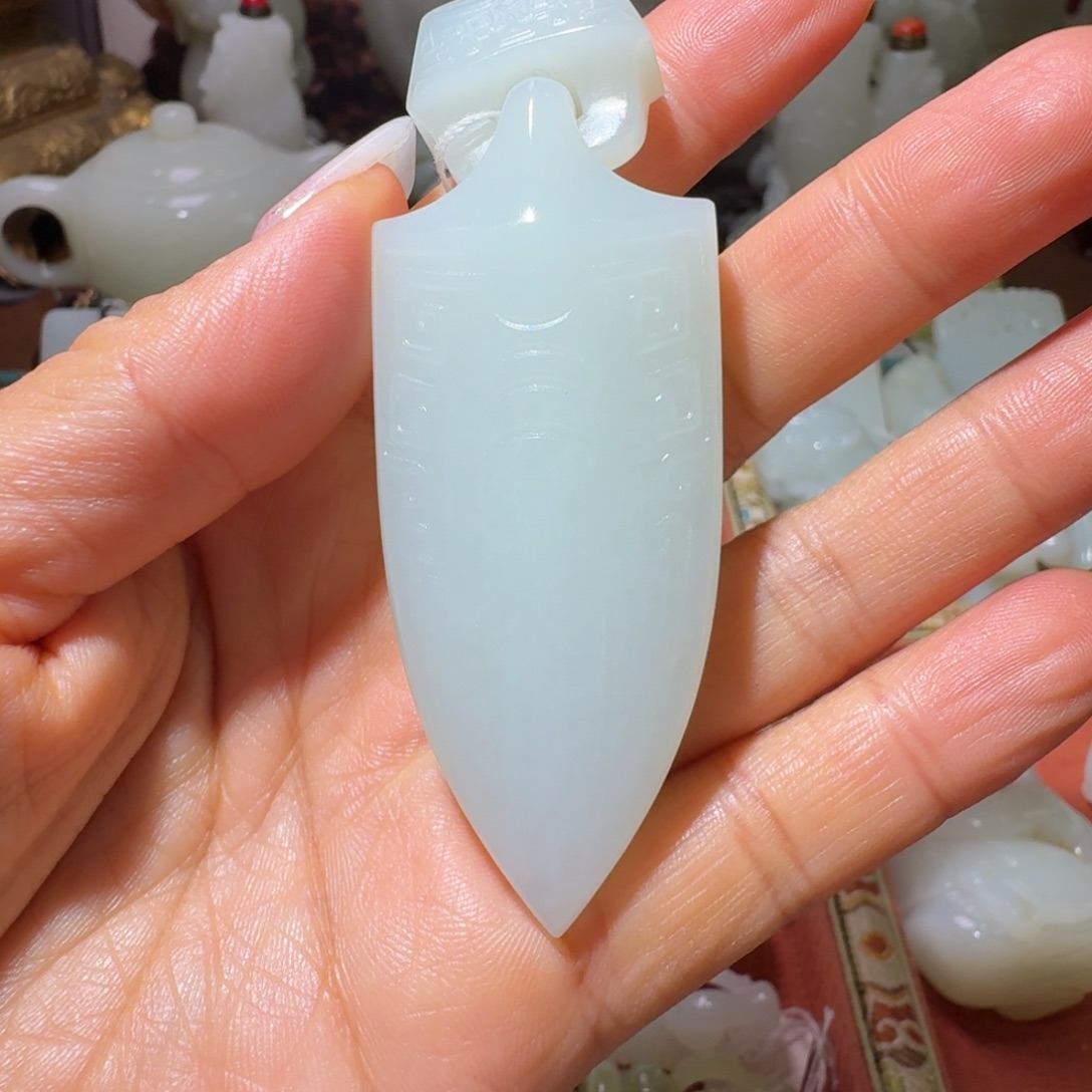 和田玉未镶嵌把件