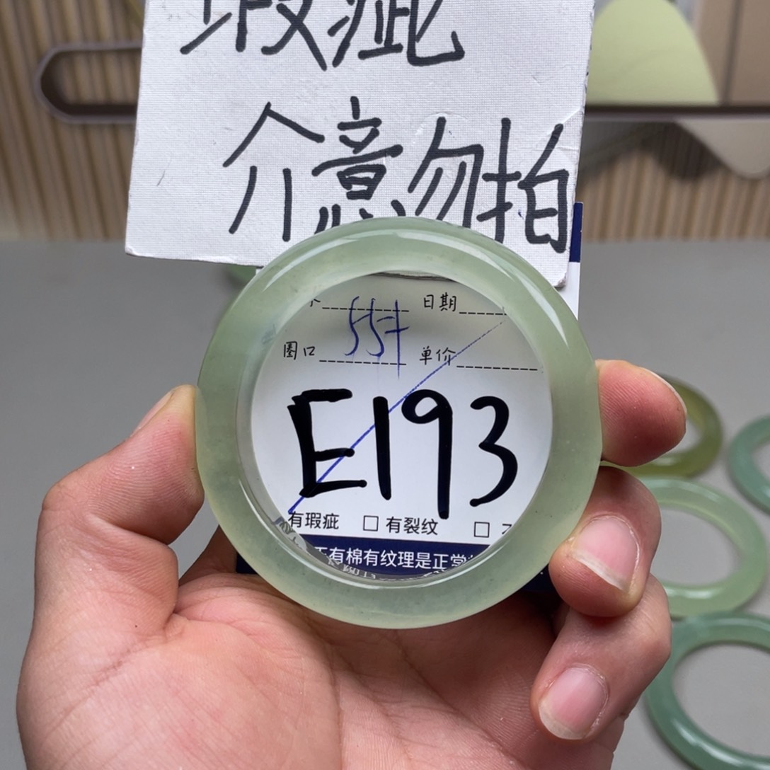岫玉手镯手镯未镶嵌