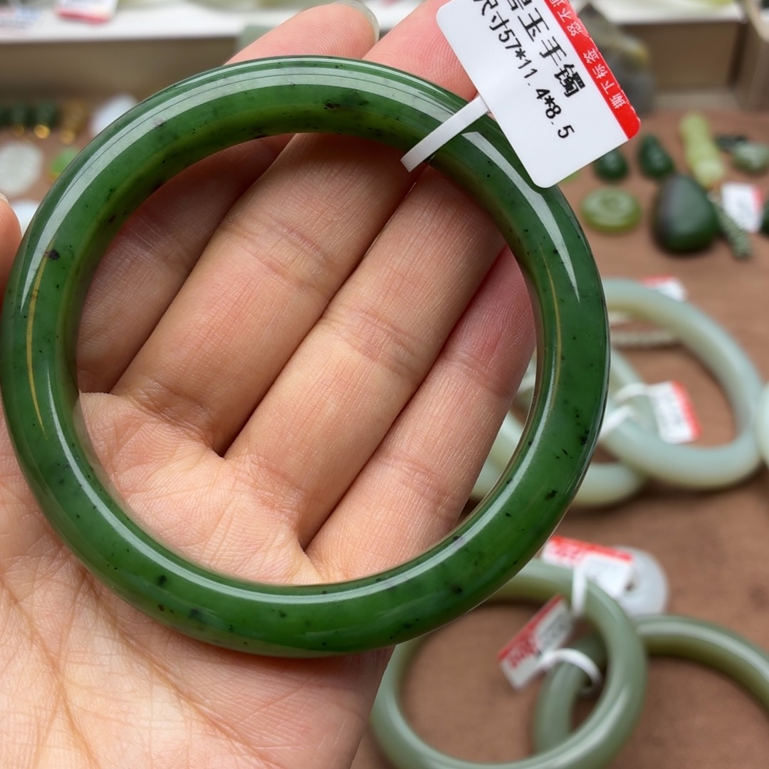 和田玉未镶嵌手镯