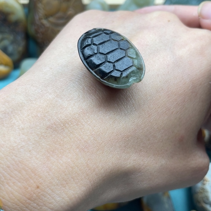 颈饰未镶嵌和田玉（子料）挂件