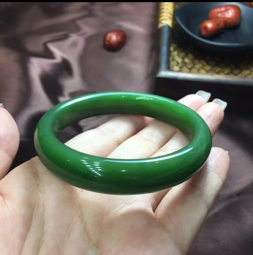 精选菠菜绿百搭手镯