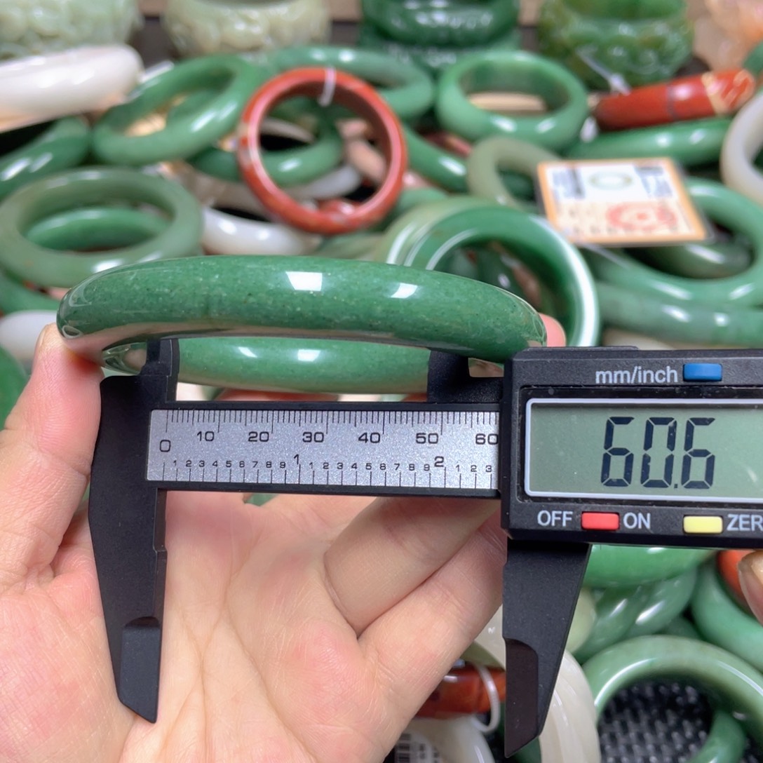 石英质玉未镶嵌手镯