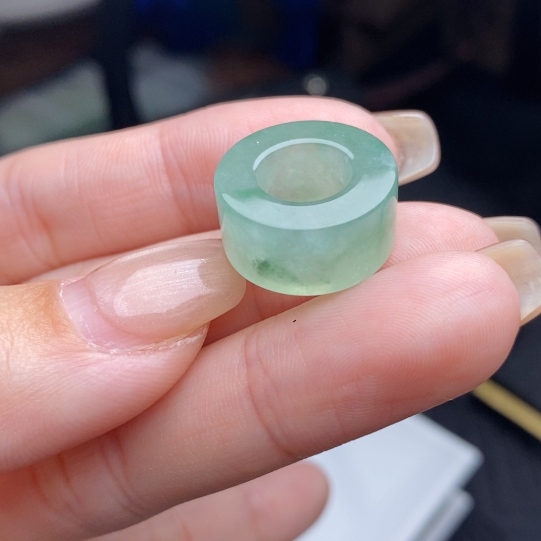 翡翠未镶嵌颈饰路路通