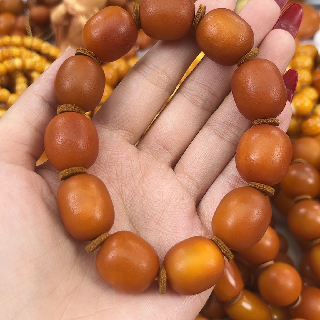 琥珀颈饰未镶嵌臣*蜜蜡