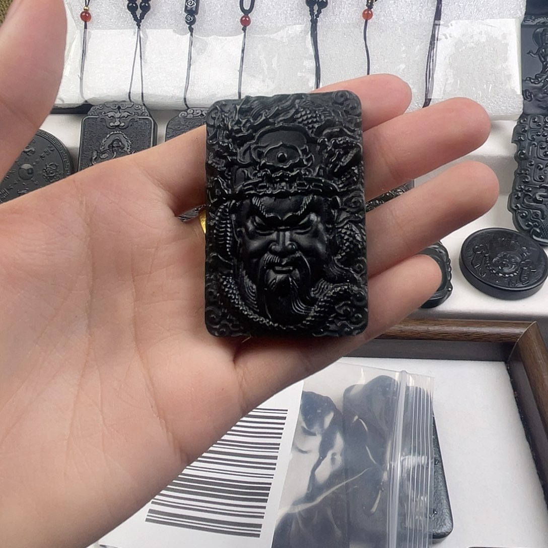 人***练和田玉（青玉）未镶嵌颈饰