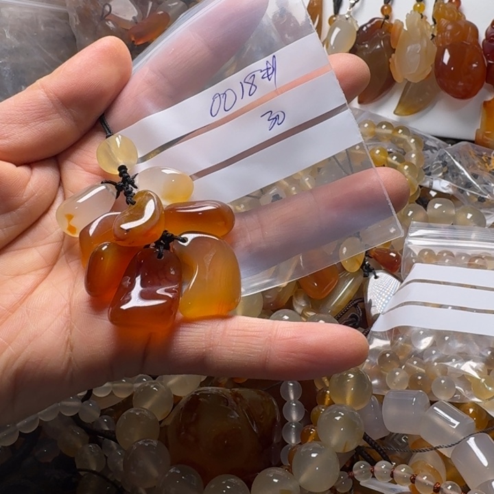 阿***碧玛瑙/玉髓未镶嵌颈饰0018