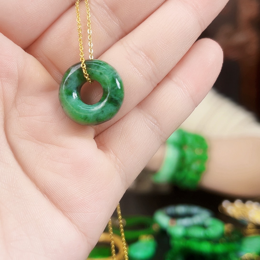 翡翠颈饰未镶嵌吊坠