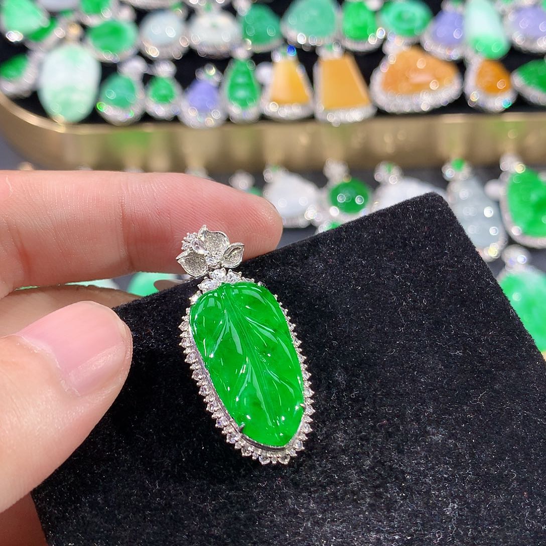 翡翠18K金镶嵌颈饰