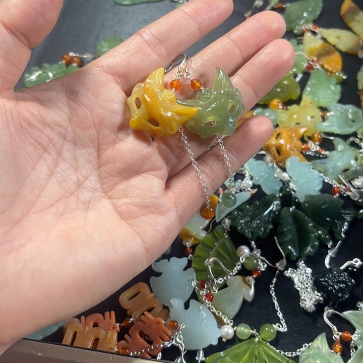 蛇纹石玉耳饰未镶嵌