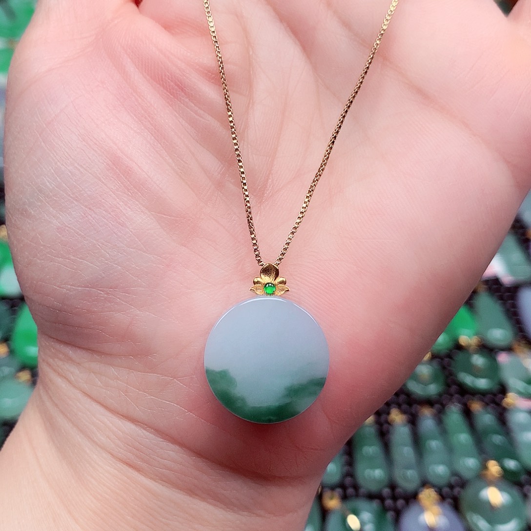 翡翠18K金镶嵌颈饰