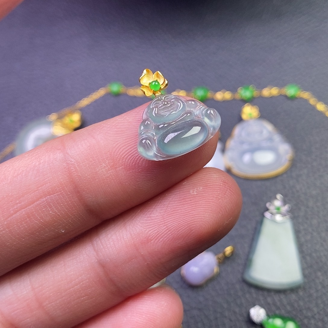 颈饰18K金镶嵌翡翠