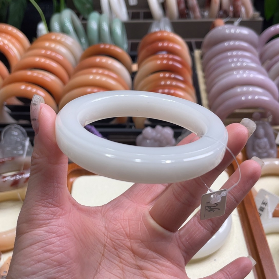 未镶嵌手镯石英质玉?****黑