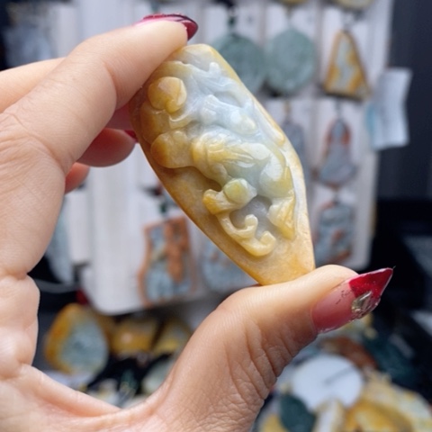 翡翠颈饰未镶嵌翡翠