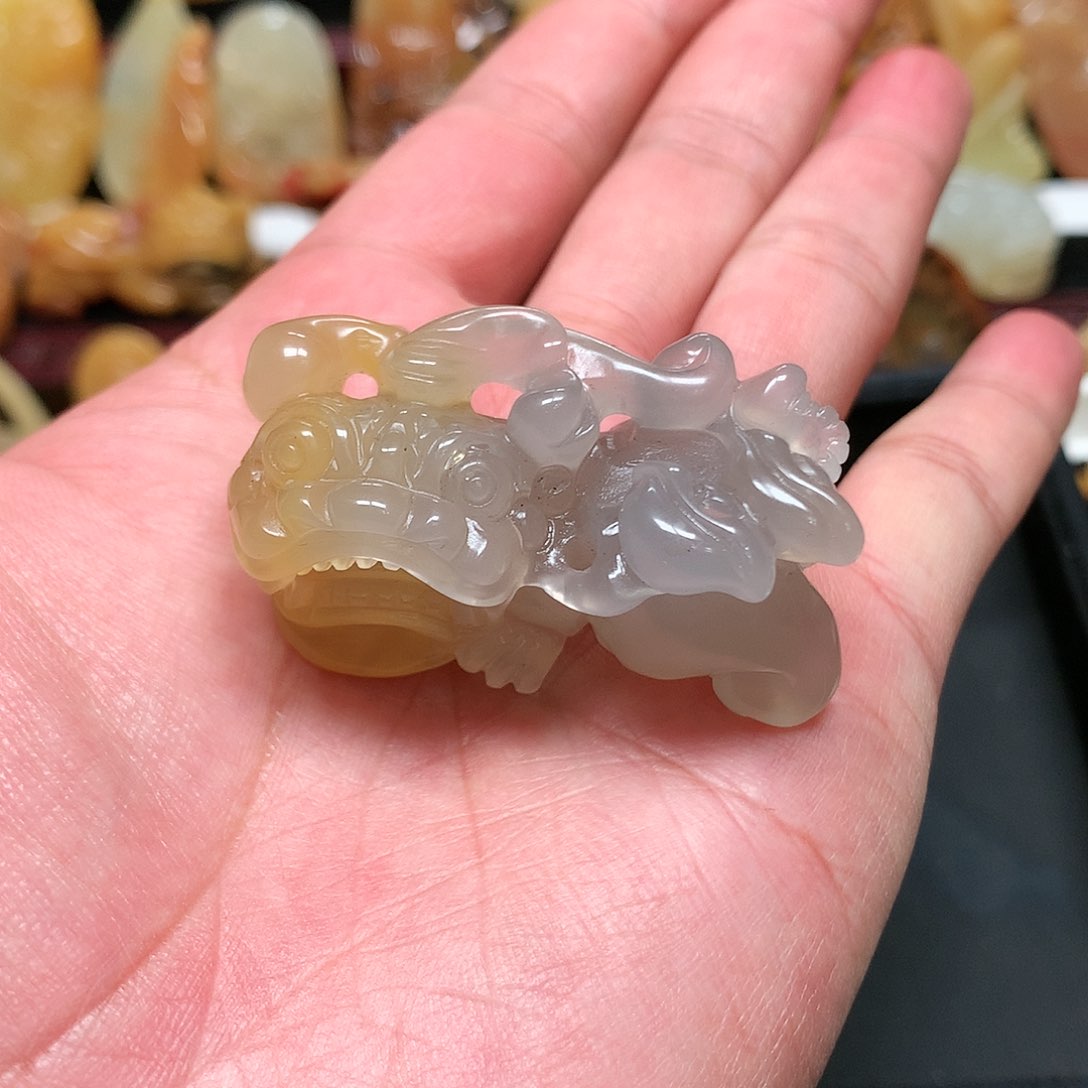 石英质玉（黄龙玉）吊坠未镶嵌